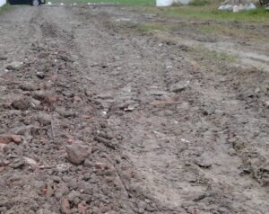 droga dojazdowa z gruzu mieszanego