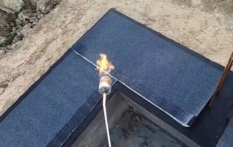 izolacja pozioma wykonana papą termozgrzewalną