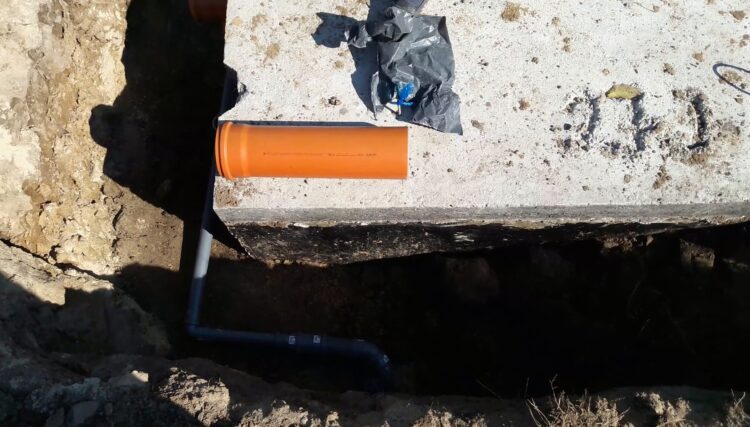 betonowy zbiornik na deszczówkę typu szambo