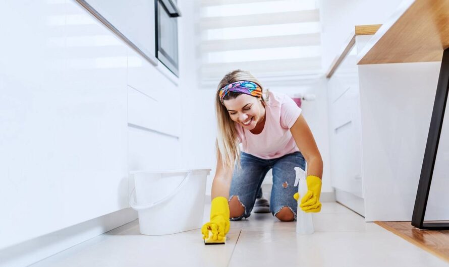 Czyszczenie płytek i fug: kamień z wody, tłuszcz, nalot cementowy – bezpieczne metody