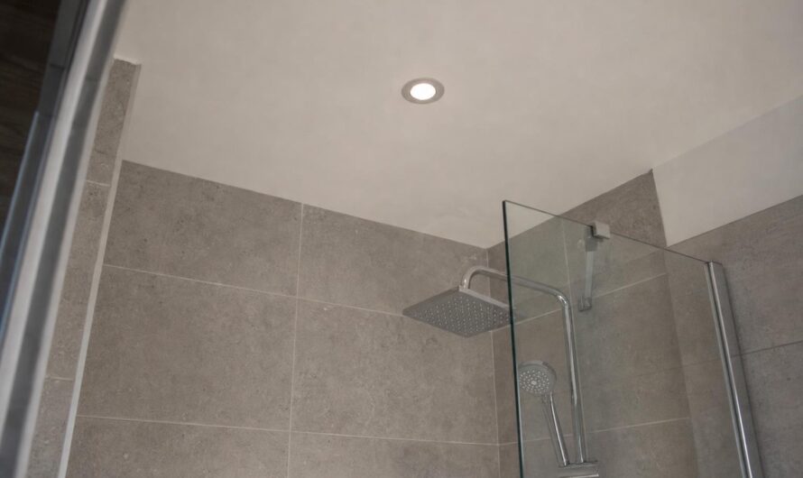 Jak dobrać stopień IP lampy do łazienki i strefy prysznica?